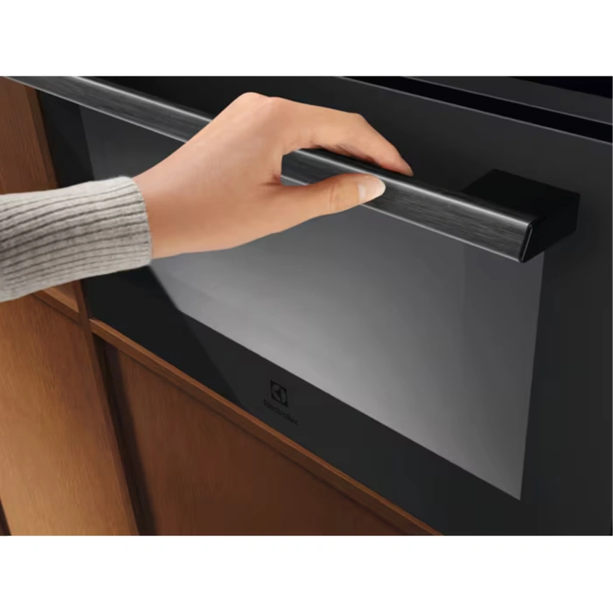 Микроволновая печь Electrolux EVM9E2XT Black фото 5